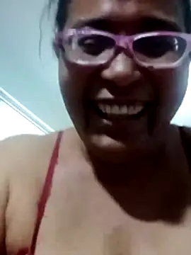 Snapshot of sexymomsn chatting on 05/29/26, 11:36 sexymomsn online show from 05/29/26, 11:36