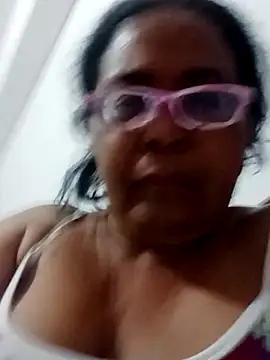 Snapshot of sexymomsn chatting on 06/12/26, 12:37 sexymomsn online show from 06/12/26, 12:37