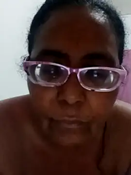 Snapshot of sexymomsn chatting on 06/13/26, 12:41 sexymomsn online show from 06/13/26, 12:41