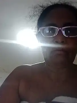 Snapshot of sexymomsn chatting on 07/28/26, 02:24 sexymomsn online show from 07/28/26, 02:24
