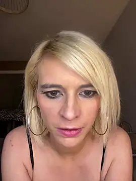 Snapshot of evaluminax chatting on 04/06/26, 03:37 evaluminax online show from 04/06/26, 03:37