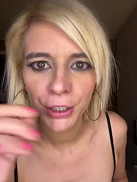 Snapshot of evaluminax chatting on 04/06/26, 04:46 evaluminax online show from 04/06/26, 04:46