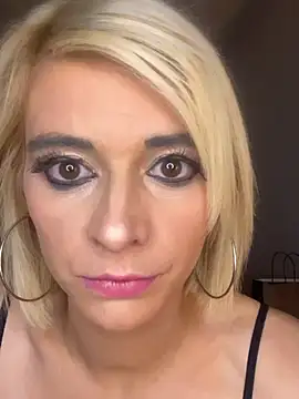 Snapshot of evaluminax chatting on 04/12/26, 09:09 evaluminax online show from 04/12/26, 09:09