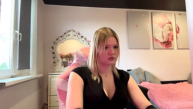 SweettAnny online show from 06/19/26, 02:21