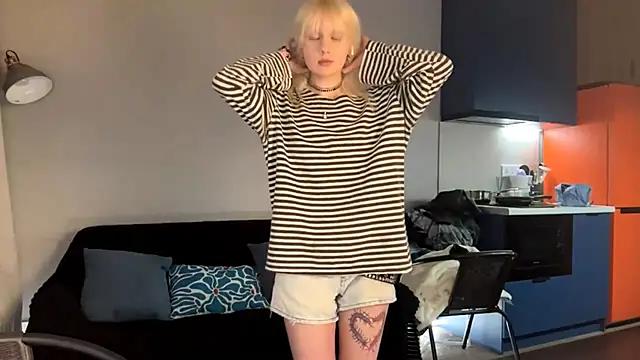 Snapshot of DivinaSpanski chatting on 03/26/26, 01:06 DivinaSpanski online show from 03/26/26, 01:06