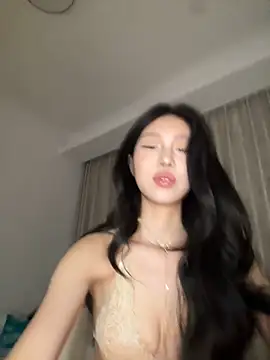 Snapshot of jolie_33 chatting on 06/17/26, 01:23 jolie 33 online show from 06/17/26, 01:23