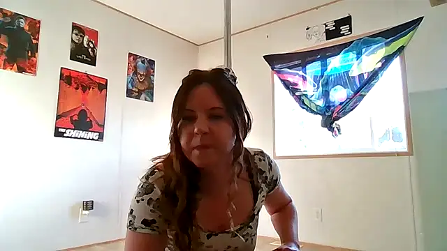 Snapshot of PennyWiseD chatting on 04/30/26, 02:40 PennyWiseD online show from 04/30/26, 02:40