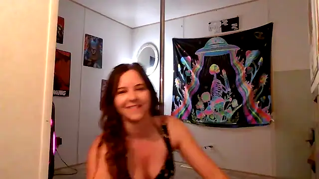 Snapshot of PennyWiseD chatting on 05/25/26, 06:08 PennyWiseD online show from 05/25/26, 06:08