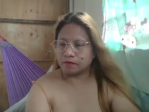 Snapshot of PinayChristine chatting on 06/02/26, 02:02 PinayChristine online show from 06/02/26, 02:02