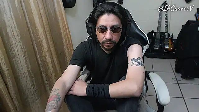 Snapshot of IASuarezV chatting on 04/07/26, 11:32 IASuarezV online show from 04/07/26, 11:32