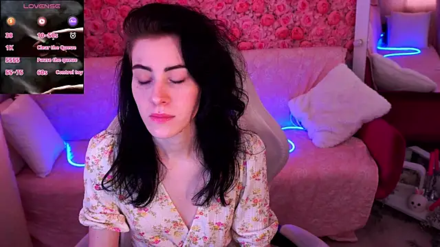 Snapshot of CurleyBlueEyes chatting on 03/25/26, 01:50 CurleyBlueEyes online show from 03/25/26, 01:50