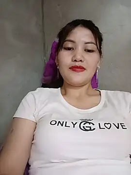 Snapshot of meg_06 chatting on 05/30/26, 12:57 meg 06 online show from 05/30/26, 12:57