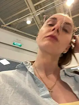 Snapshot of FReyja_44 chatting on 06/16/26, 09:56 FReyja 44 online show from 06/16/26, 09:56
