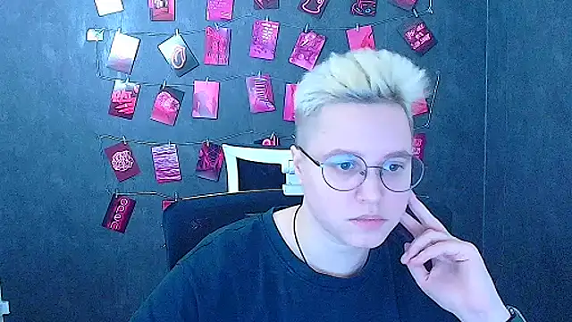 Snapshot of Bella_lla chatting on 03/23/26, 12:53 Bella lla online show from 03/23/26, 12:53