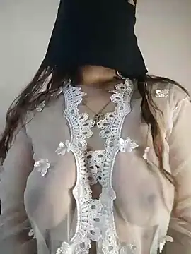 Snapshot of Yasmin_Oh chatting on 06/15/26, 09:39 Yasmin Oh online show from 06/15/26, 09:39