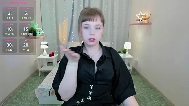 Snapshot of LeonaHicks chatting on 03/24/26, 09:58 LeonaHicks online show from 03/24/26, 09:58