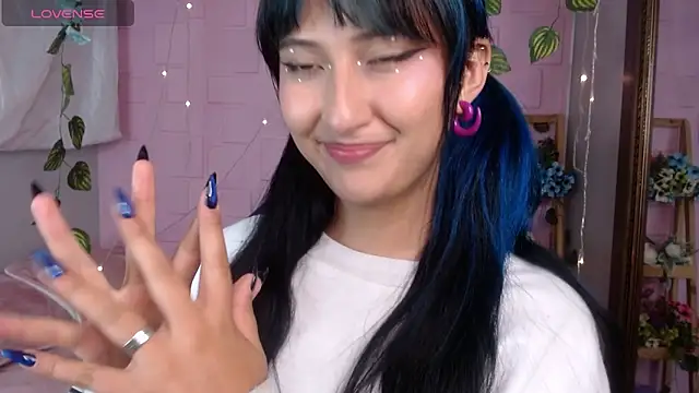 eyes moonn online show from 04/28/26, 12:10