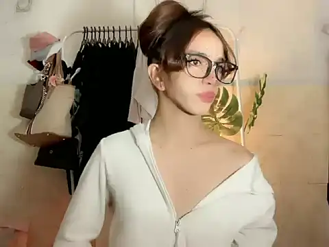 Leijona Milker online show from 06/19/26, 02:10