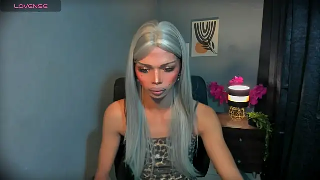 Snapshot of xEllaineCumsLotx chatting on 03/25/26, 11:33 xEllaineCumsLotx online show from 03/25/26, 11:33