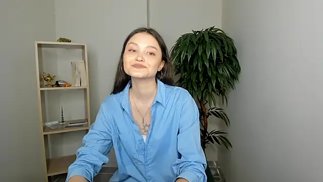 GussieGoold online show from 03/24/26, 10:42