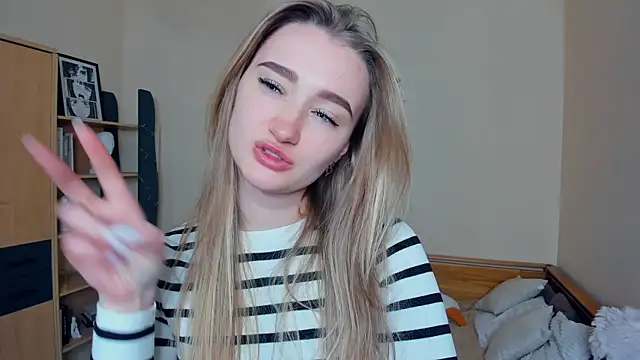 VioletteClaire online show from 05/08/26, 07:46