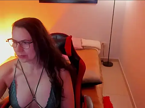 jazmin steele online show from 04/01/26, 01:23