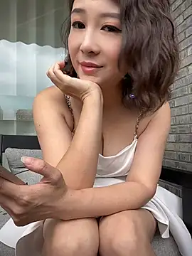 Snapshot of Lola666999 chatting on 06/28/26, 05:57 Lola666999 online show from 06/28/26, 05:57