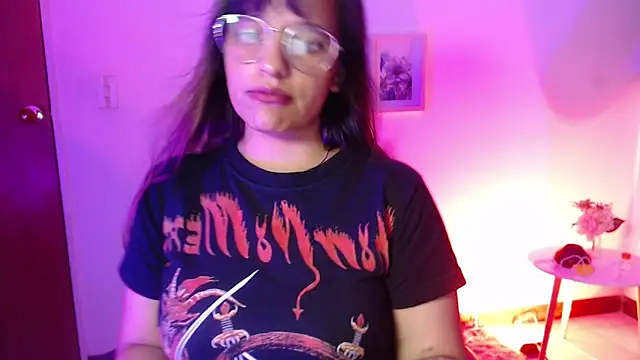 Snapshot of Ivvy_Bloom chatting on 05/26/26, 03:13 Ivvy Bloom online show from 05/26/26, 03:13