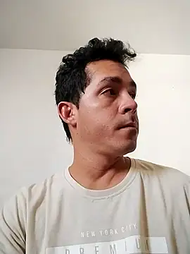 Snapshot of Gabriel_leon33 chatting on 05/16/26, 05:56 Gabriel leon33 online show from 05/16/26, 05:56