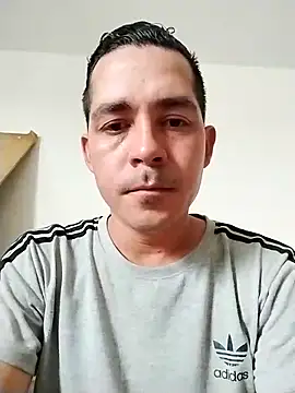 Snapshot of Gabriel_leon33 chatting on 06/14/26, 06:54 Gabriel leon33 online show from 06/14/26, 06:54