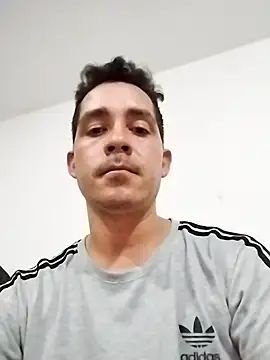 Snapshot of Gabriel_leon33 chatting on 06/19/26, 08:40 Gabriel leon33 online show from 06/19/26, 08:40