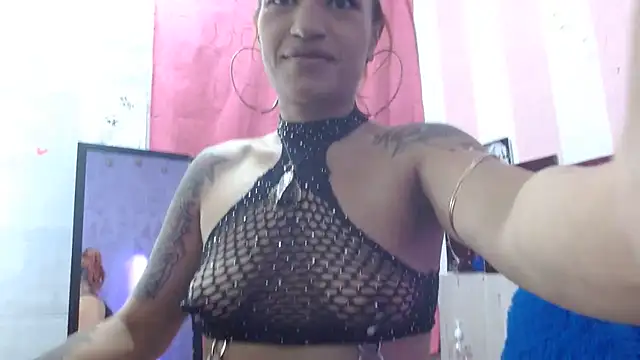 Snapshot of veronicaqueenxxx chatting on 05/20/26, 03:56 veronicaqueenxxx online show from 05/20/26, 03:56