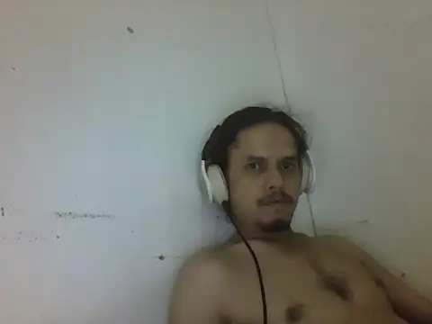 Snapshot of Raku2386 chatting on 04/14/26, 05:46 Raku2386 online show from 04/14/26, 05:46