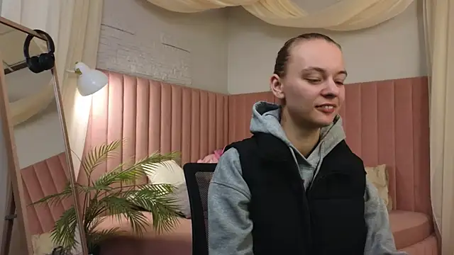 Snapshot of emma_chaser chatting on 04/21/26, 01:29 emma chaser online show from 04/21/26, 01:29