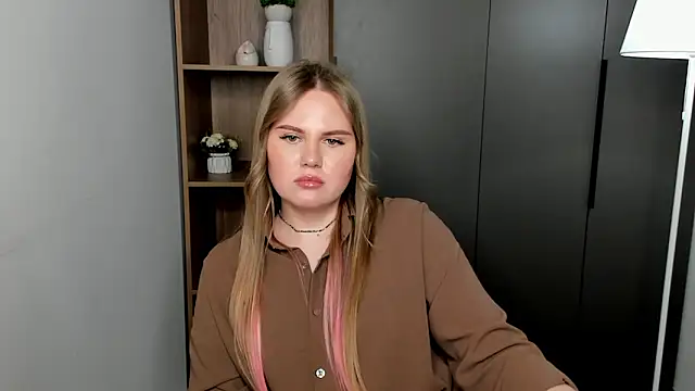 Snapshot of PaulinaBigley chatting on 04/01/26, 09:43 PaulinaBigley online show from 04/01/26, 09:43