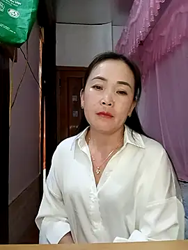 Snapshot of Pia-bee chatting on 03/25/26, 02:23 Pia-bee online show from 03/25/26, 02:23