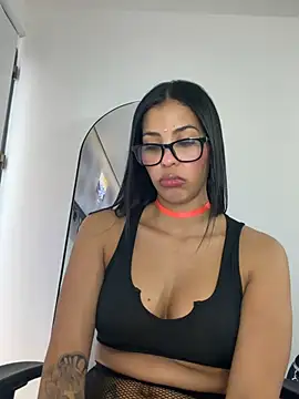 Snapshot of Valerie-S chatting on 06/03/26, 02:33 Valerie-S online show from 06/03/26, 02:33