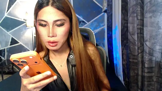 Snapshot of demeterfoxx chatting on 04/26/26, 02:20 demeterfoxx online show from 04/26/26, 02:20