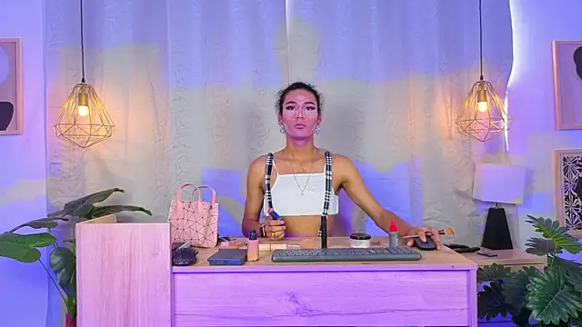 NahomiWhitte online show from 04/28/26, 12:43