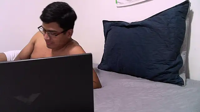Snapshot of ThiagoVega_ chatting on 05/16/26, 03:36 ThiagoVega online show from 05/16/26, 03:36
