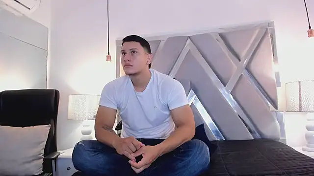 Chriss Diamond online show from 04/24/26, 03:42