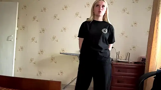 Sophia Blonde online show from 05/13/26, 03:20