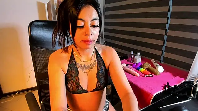 CharlotePetite  online show from 06/21/26, 12:30