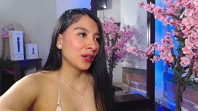 mila gomez  online show from 04/19/26, 12:11