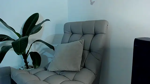 DakotaStills  online show from 04/11/26, 10:41