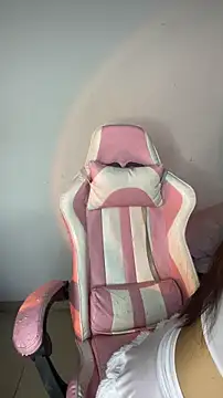 Snapshot of alexandra_x_ chatting on 04/04/26, 10:51 alexandra x online show from 04/04/26, 10:51