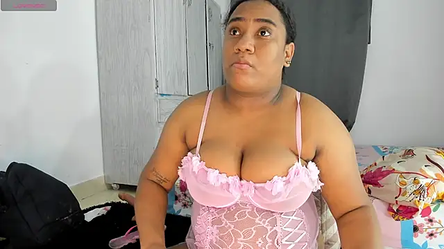 Alexandrasaenz23 online show from 04/21/26, 02:26