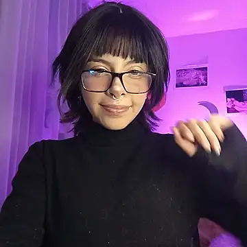 Snapshot of Nyxara- chatting on 04/22/26, 11:17 Nyxara- online show from 04/22/26, 11:17