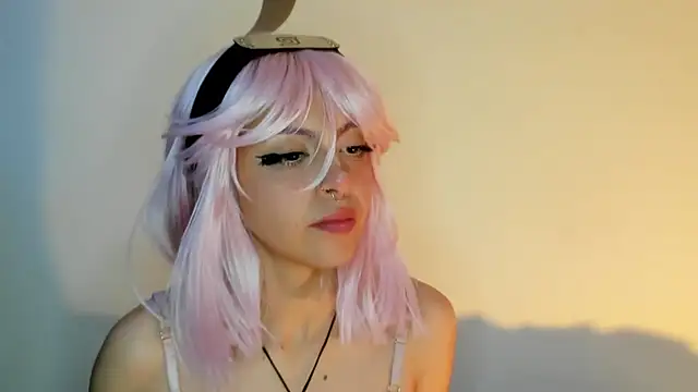 Snapshot of Nyxara- chatting on 05/02/26, 11:10 Nyxara- online show from 05/02/26, 11:10