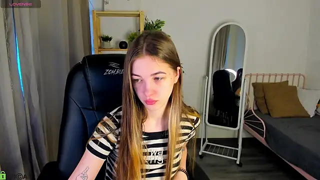 Miss Shanel online show from 04/19/26, 01:16